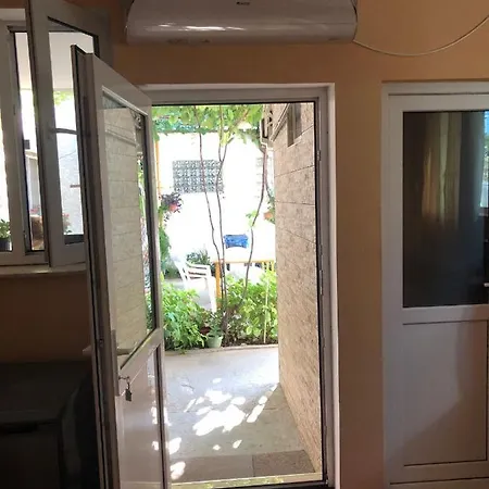 Проживание в семье Casa Petre *