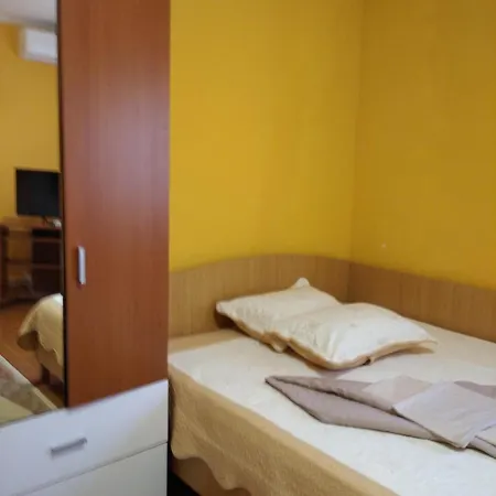Gazde/Camere de închiriat Casa Petre Eforie Nord